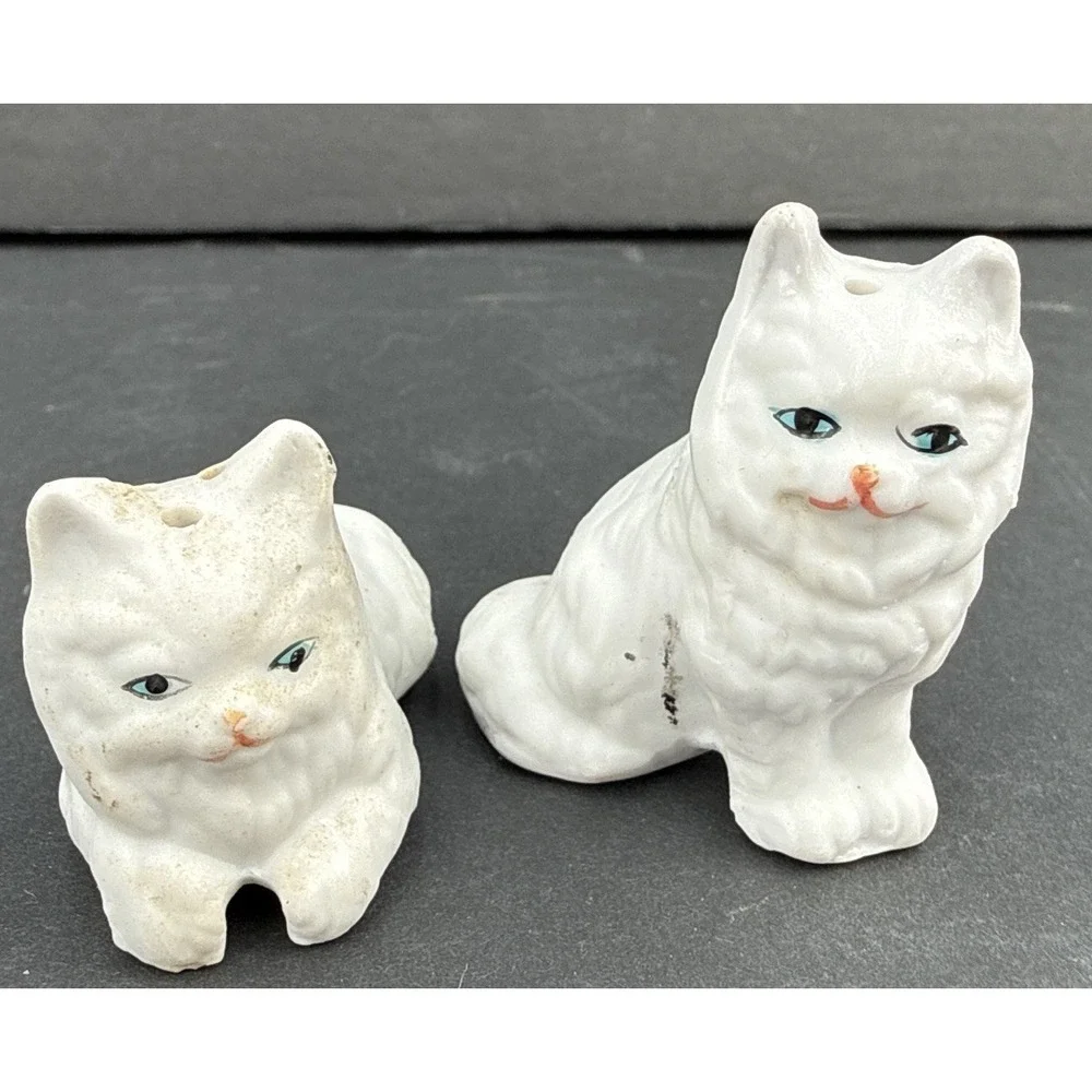 Vtg 2 Mini White Persian Cat Salt & Pepper Shakers Ceramic Kitty Figurines